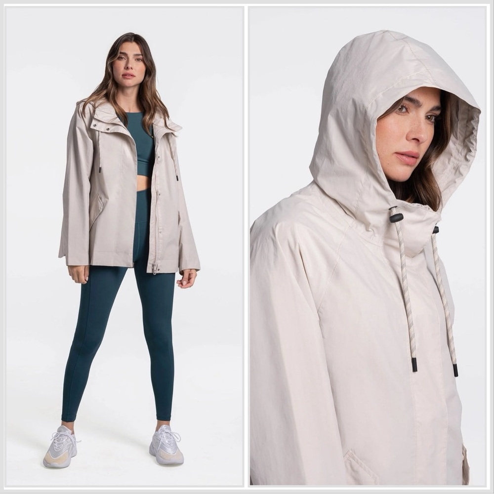 LOLE LACHINE OVERSIZED RAIN JACKET in Abalone Sz S